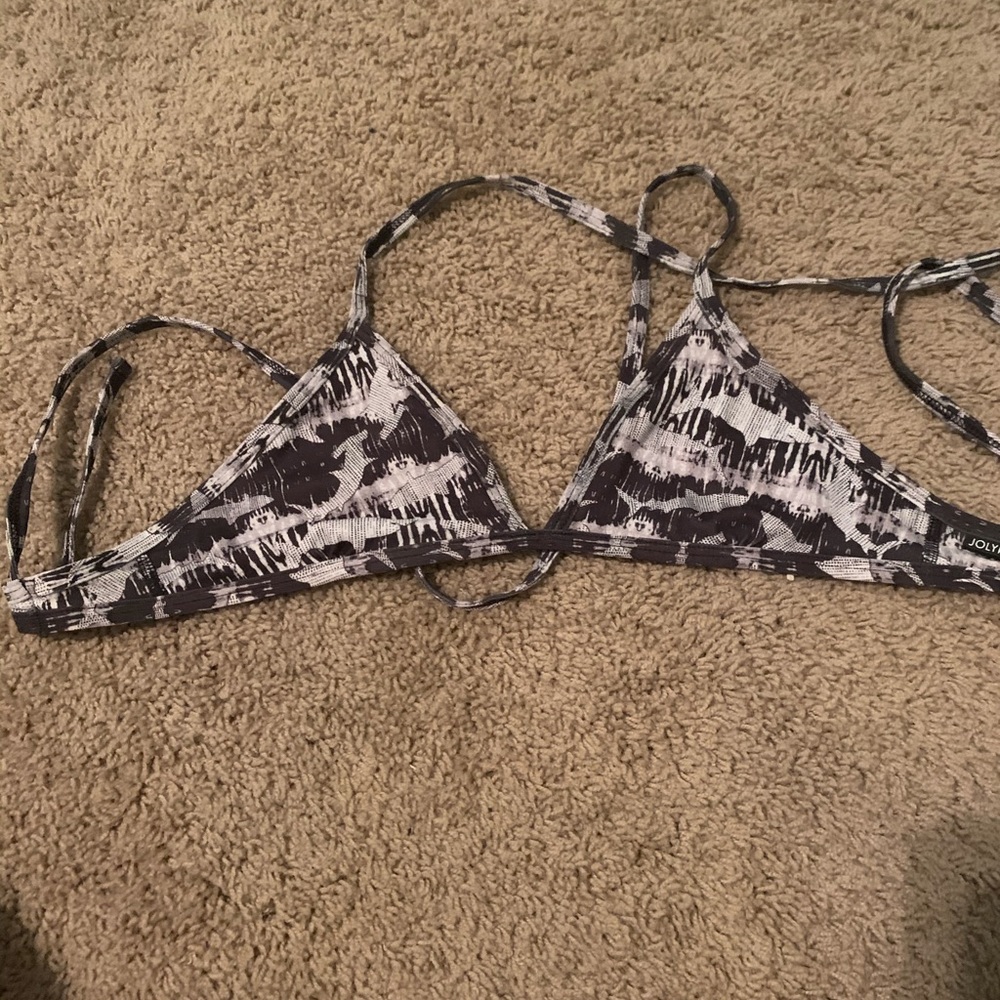 Jolyn Shark Triangle top size Small!